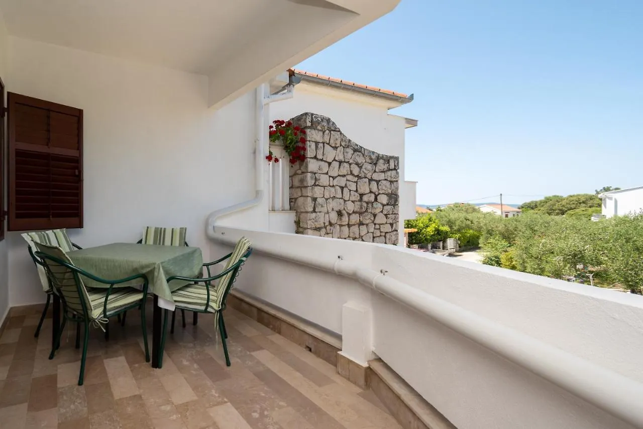 Apartments Morovic ペトルチャネ 0*,